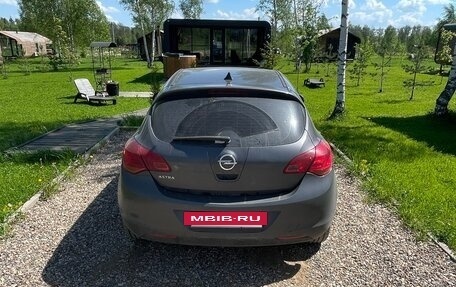 Opel Astra J, 2010 год, 700 000 рублей, 2 фотография