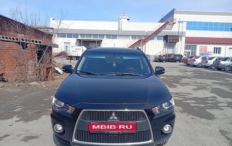 Mitsubishi Outlander III рестайлинг 3, 2011 год, 910 000 рублей, 1 фотография