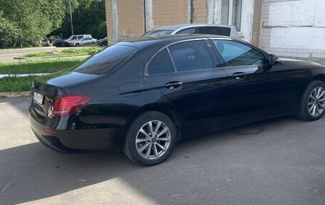 Mercedes-Benz E-Класс, 2019 год, 2 200 000 рублей, 4 фотография