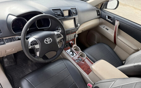 Toyota Highlander III, 2012 год, 1 345 000 рублей, 7 фотография