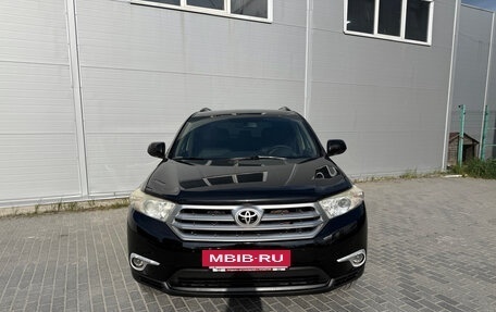 Toyota Highlander III, 2012 год, 1 345 000 рублей, 2 фотография