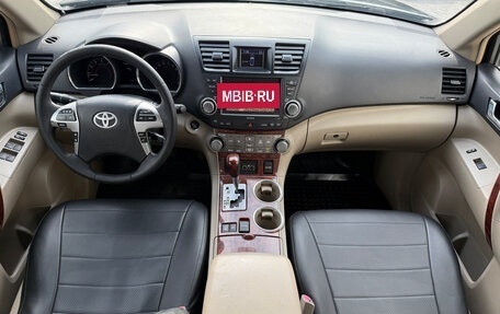 Toyota Highlander III, 2012 год, 1 345 000 рублей, 8 фотография