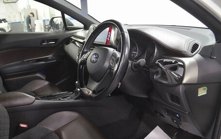 Toyota C-HR I рестайлинг, 2017 год, 1 730 000 рублей, 9 фотография