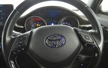 Toyota C-HR I рестайлинг, 2017 год, 1 730 000 рублей, 14 фотография