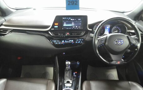 Toyota C-HR I рестайлинг, 2017 год, 1 730 000 рублей, 17 фотография