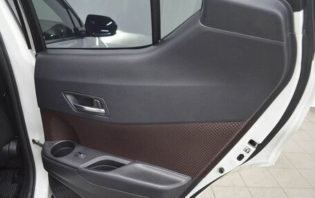 Toyota C-HR I рестайлинг, 2017 год, 1 730 000 рублей, 19 фотография