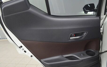 Toyota C-HR I рестайлинг, 2017 год, 1 730 000 рублей, 23 фотография