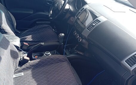 Mitsubishi Outlander III рестайлинг 3, 2011 год, 910 000 рублей, 18 фотография
