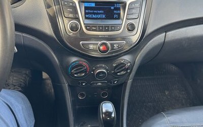 Hyundai Solaris II рестайлинг, 2015 год, 450 000 рублей, 1 фотография