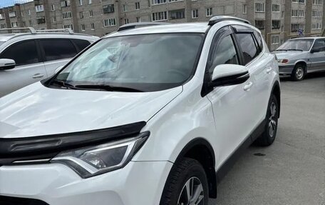 Toyota RAV4, 2017 год, 2 520 000 рублей, 2 фотография