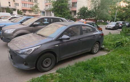 Hyundai Solaris II рестайлинг, 2021 год, 1 500 000 рублей, 2 фотография