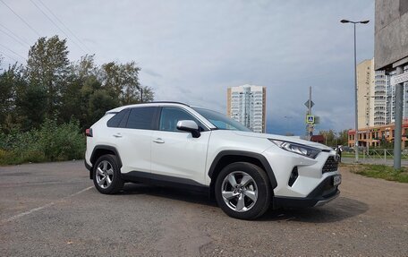Toyota RAV4, 2021 год, 3 550 000 рублей, 4 фотография