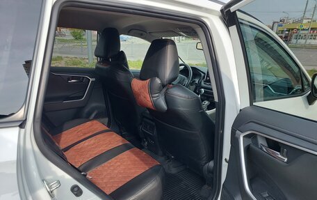 Toyota RAV4, 2021 год, 3 550 000 рублей, 8 фотография