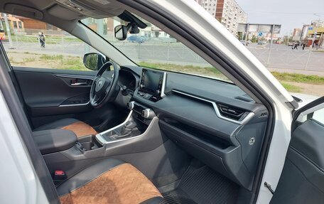 Toyota RAV4, 2021 год, 3 550 000 рублей, 11 фотография