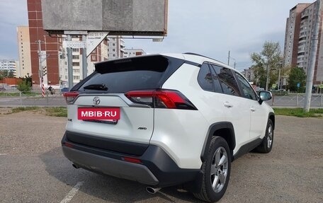 Toyota RAV4, 2021 год, 3 550 000 рублей, 6 фотография