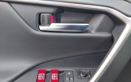 Toyota RAV4, 2021 год, 3 550 000 рублей, 14 фотография