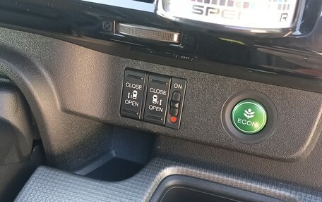 Honda Stepwgn IV, 2017 год, 2 200 000 рублей, 11 фотография