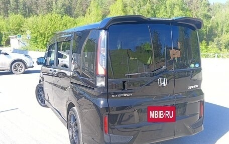 Honda Stepwgn IV, 2017 год, 2 200 000 рублей, 3 фотография