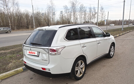 Mitsubishi Outlander III рестайлинг 3, 2014 год, 1 676 000 рублей, 6 фотография