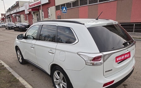 Mitsubishi Outlander III рестайлинг 3, 2014 год, 1 676 000 рублей, 7 фотография