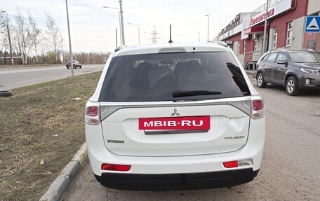 Mitsubishi Outlander III рестайлинг 3, 2014 год, 1 676 000 рублей, 5 фотография