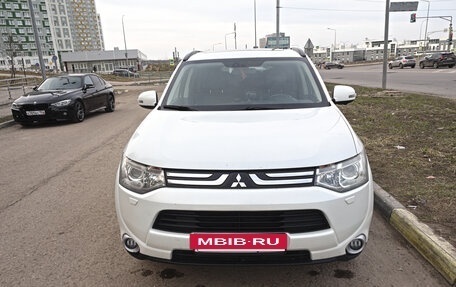 Mitsubishi Outlander III рестайлинг 3, 2014 год, 1 676 000 рублей, 2 фотография