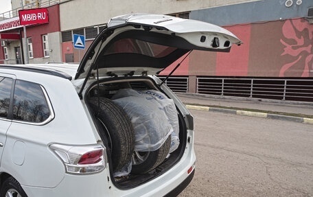 Mitsubishi Outlander III рестайлинг 3, 2014 год, 1 676 000 рублей, 18 фотография