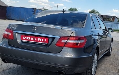 Mercedes-Benz E-Класс, 2010 год, 1 700 000 рублей, 4 фотография