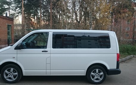 Volkswagen Caravelle T5, 2013 год, 2 000 000 рублей, 2 фотография