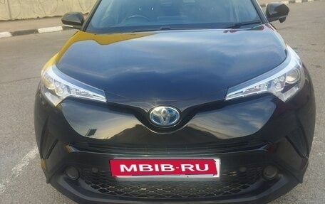 Toyota C-HR I рестайлинг, 2017 год, 2 000 000 рублей, 1 фотография
