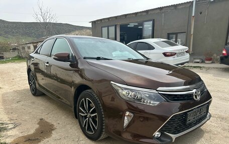 Toyota Camry, 2017 год, 1 850 000 рублей, 6 фотография