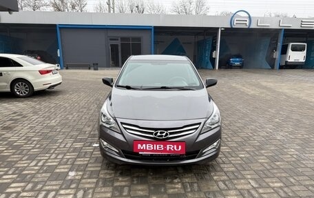 Hyundai Solaris II рестайлинг, 2015 год, 1 200 000 рублей, 2 фотография
