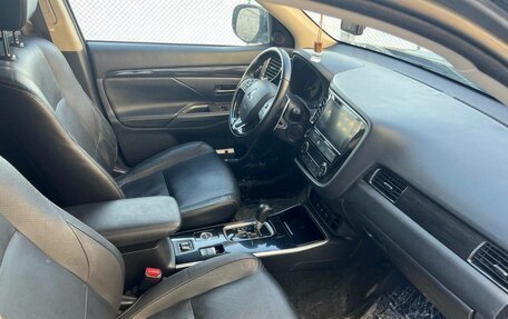Mitsubishi Outlander III рестайлинг 3, 2018 год, 1 650 000 рублей, 7 фотография
