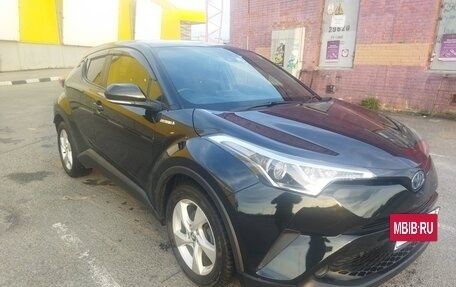 Toyota C-HR I рестайлинг, 2017 год, 2 000 000 рублей, 3 фотография