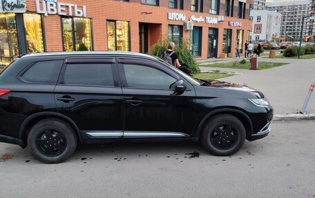 Mitsubishi Outlander III рестайлинг 3, 2015 год, 1 900 000 рублей, 4 фотография