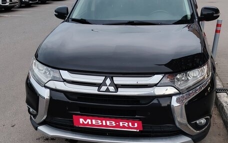 Mitsubishi Outlander III рестайлинг 3, 2015 год, 1 900 000 рублей, 3 фотография