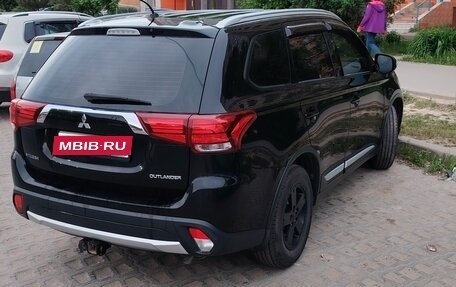 Mitsubishi Outlander III рестайлинг 3, 2015 год, 1 900 000 рублей, 6 фотография