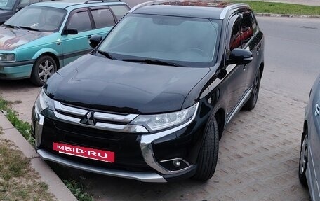 Mitsubishi Outlander III рестайлинг 3, 2015 год, 1 900 000 рублей, 7 фотография