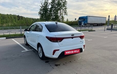 KIA Rio IV, 2018 год, 1 350 000 рублей, 2 фотография