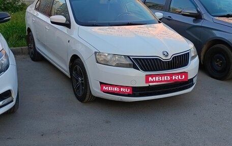 Skoda Rapid I, 2015 год, 700 000 рублей, 3 фотография