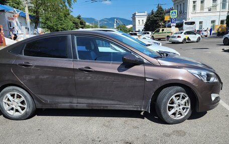 Hyundai Solaris II рестайлинг, 2015 год, 850 000 рублей, 2 фотография