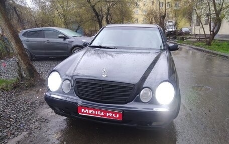 Mercedes-Benz E-Класс, 2001 год, 650 000 рублей, 1 фотография