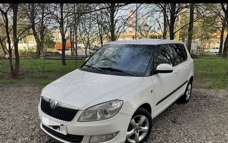 Skoda Fabia II, 2011 год, 678 678 рублей, 2 фотография