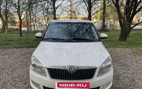 Skoda Fabia II, 2011 год, 678 678 рублей, 3 фотография
