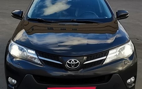Toyota RAV4, 2015 год, 2 450 000 рублей, 2 фотография