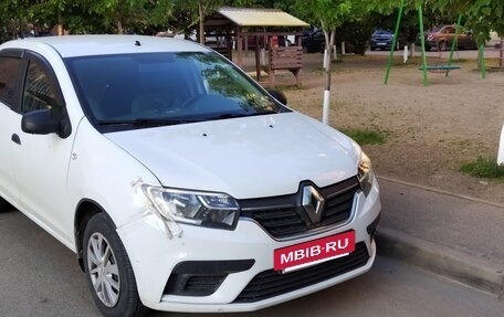 Renault Logan II, 2018 год, 650 000 рублей, 3 фотография
