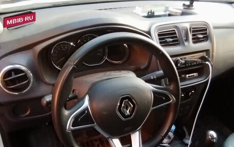 Renault Logan II, 2018 год, 650 000 рублей, 10 фотография