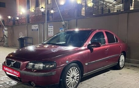 Volvo S60 III, 2001 год, 310 000 рублей, 2 фотография