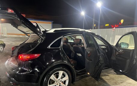 Infiniti QX70, 2013 год, 1 900 000 рублей, 13 фотография