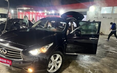 Infiniti QX70, 2013 год, 1 900 000 рублей, 2 фотография
